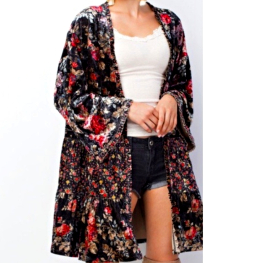 🆕Cecelia Black & Floral Velvet Kimono Cardigan